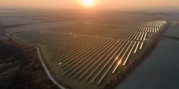 US Renewable Energy Jobs Surge 15% in 2025: Policy Impact - Cover Image