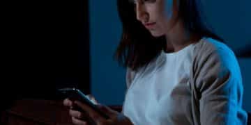 Blue Light After 8 PM: New Study Reveals Mental Health Impact - Cover Image