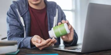 Spotting Fake Anti-Aging Supplements Online 2025: US Guide - Cover Image